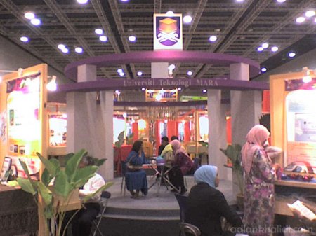 itex-booth-design-uitm1.jpg